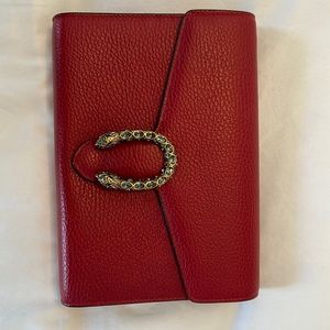 Gucci Dionysus wallet on chain